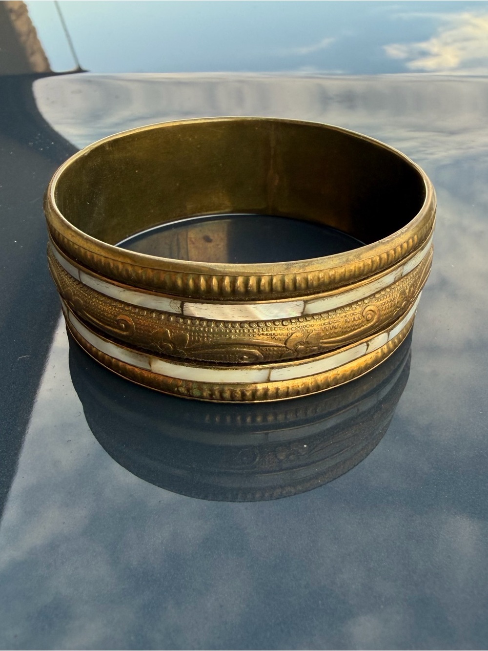Vintage Bangle Bracelet Brass w/ Mother of Pearl Inlay Embossed Floral Jewelry